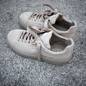 [NEVER WORN] Hogan Women's Light Taupe Sneakers